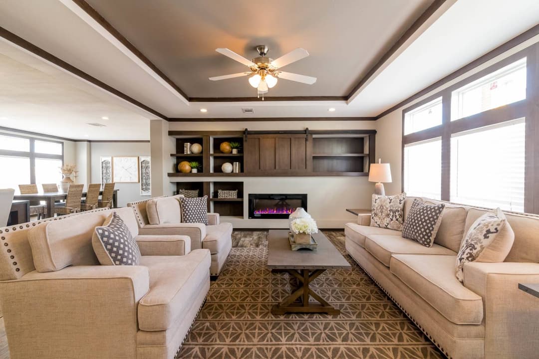 Titan extreme 3272c interior home features
