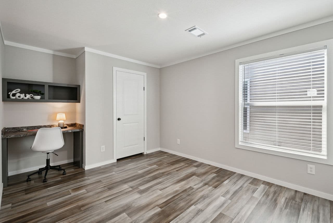 Sazerac bedroom home features