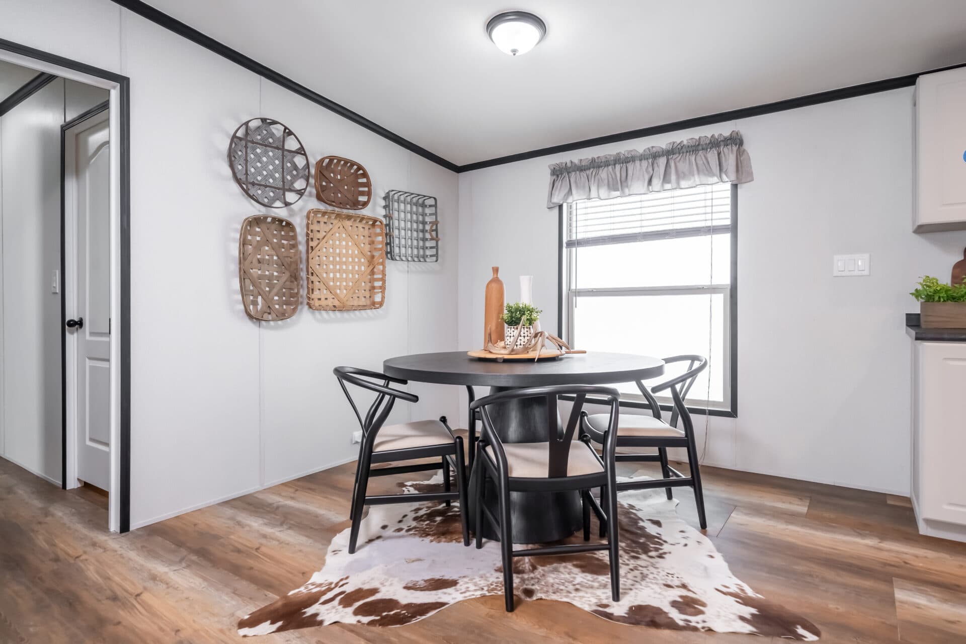 Select s-2468-42a interior home features