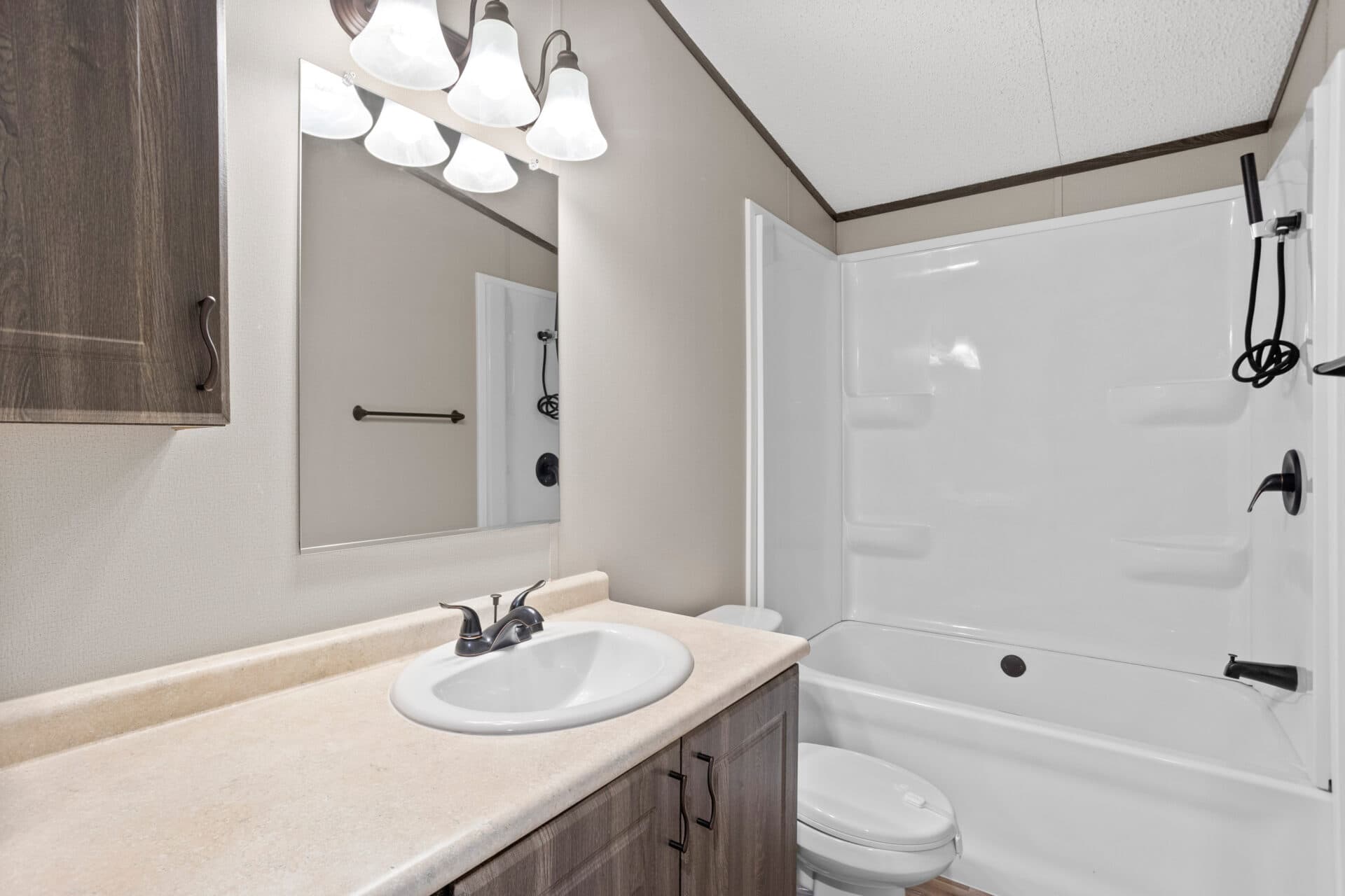 Classic c-1672-32c bathroom home features