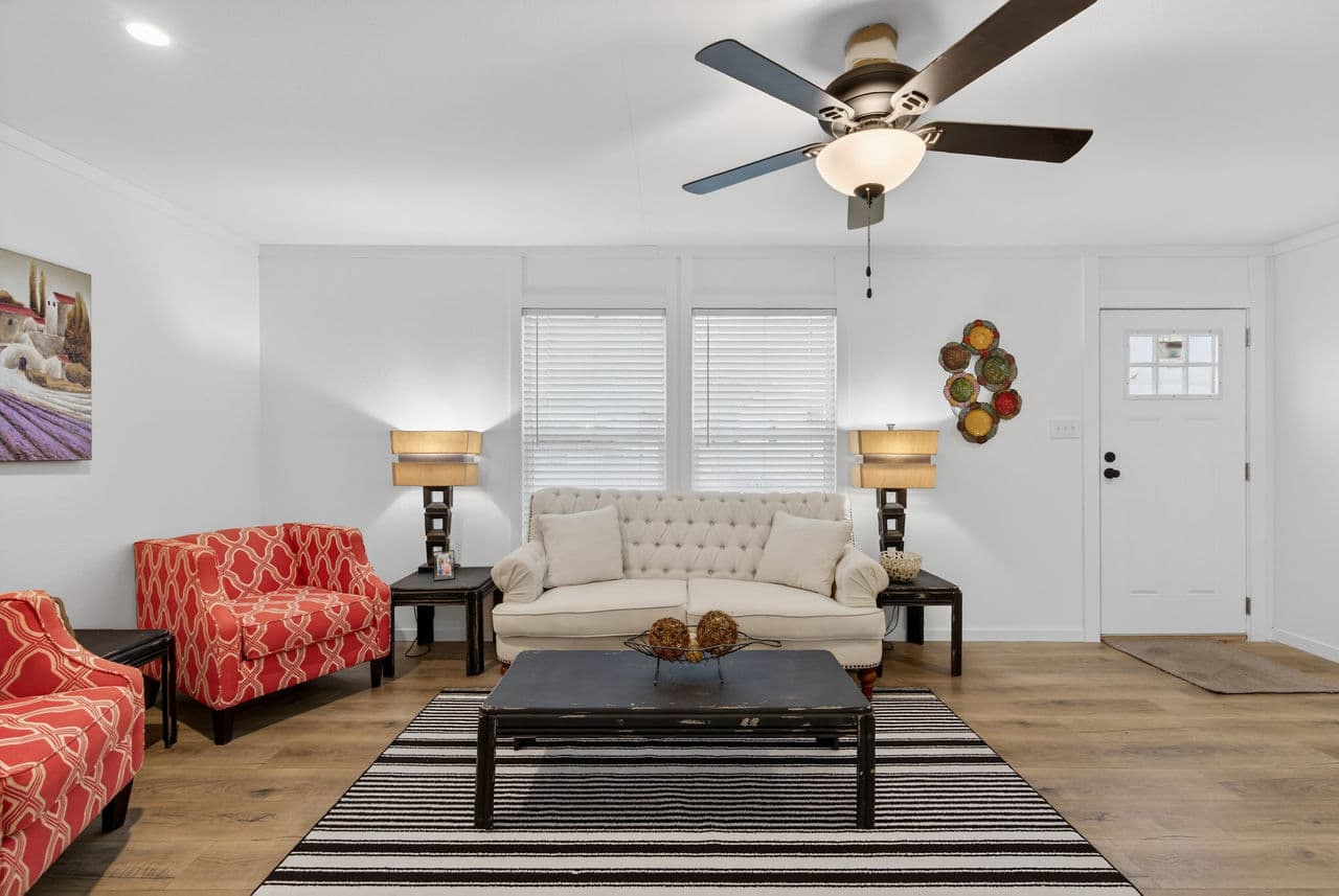 Gateway 2868a interior home features