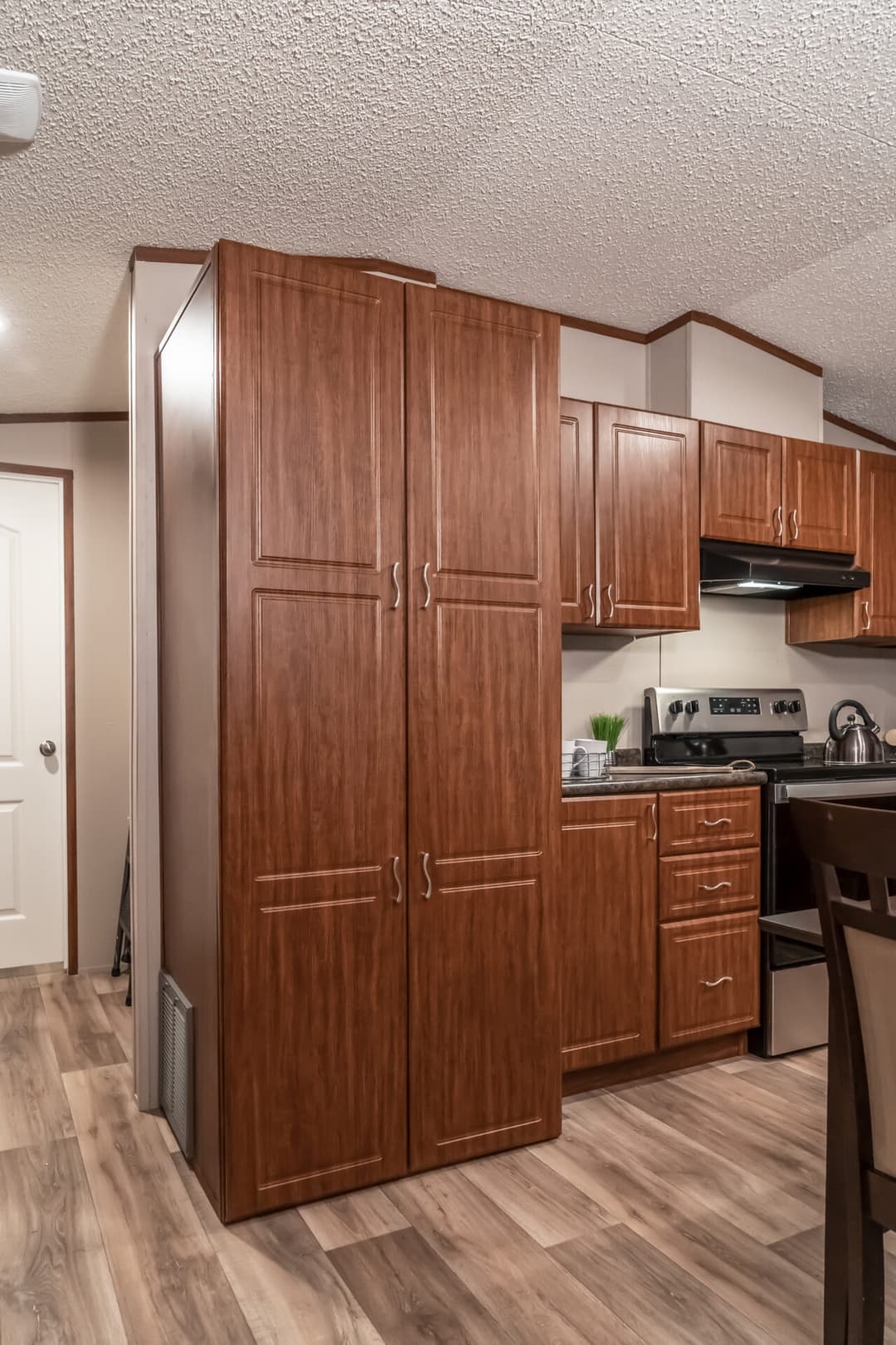 Classic c-1664-32c interior home features