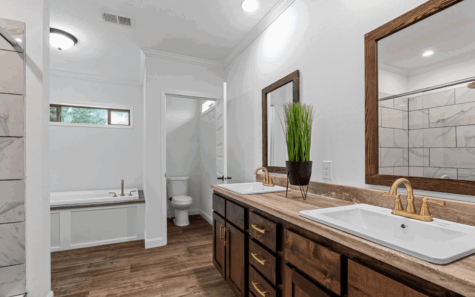Pri3284-2010 "the bostick" bathroom home features