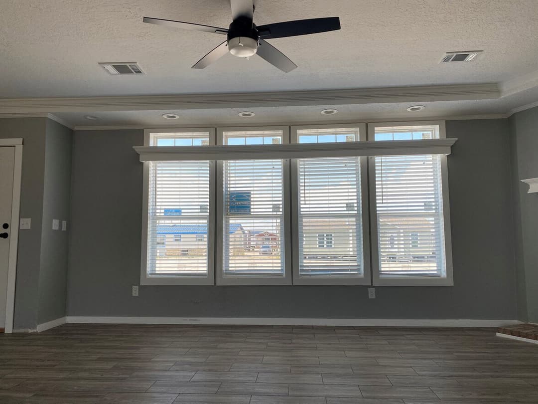 Solitaire 32824a interior home features