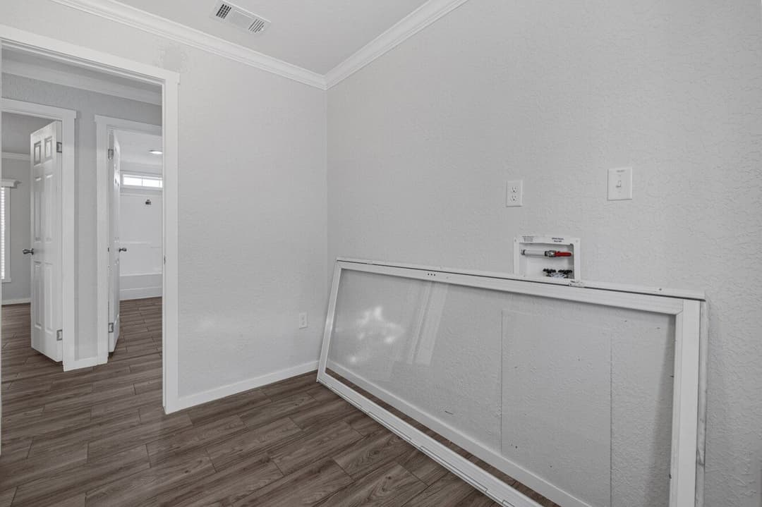 Topaz 28563a interior home features