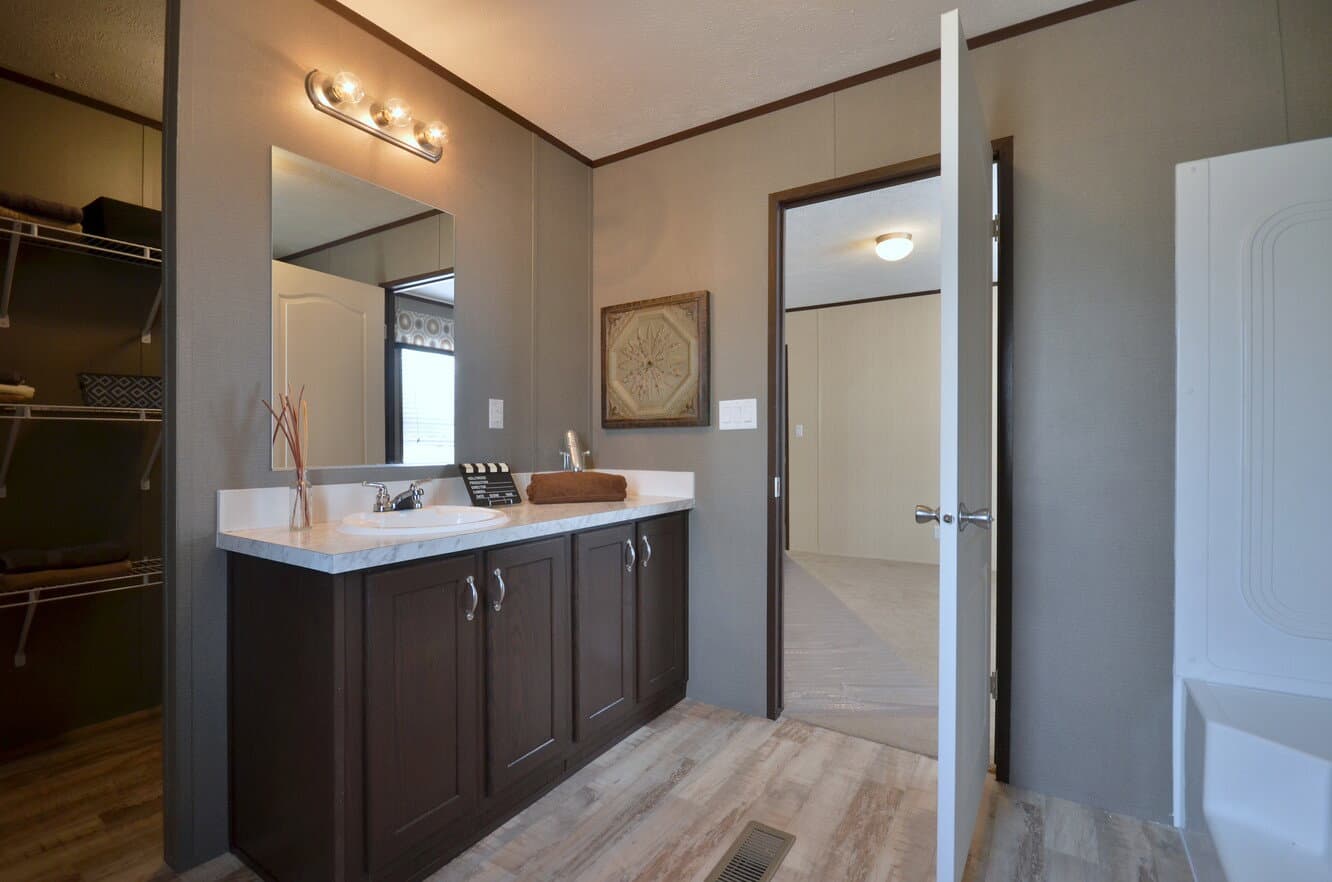 Alamo lite 16763b bathroom home features