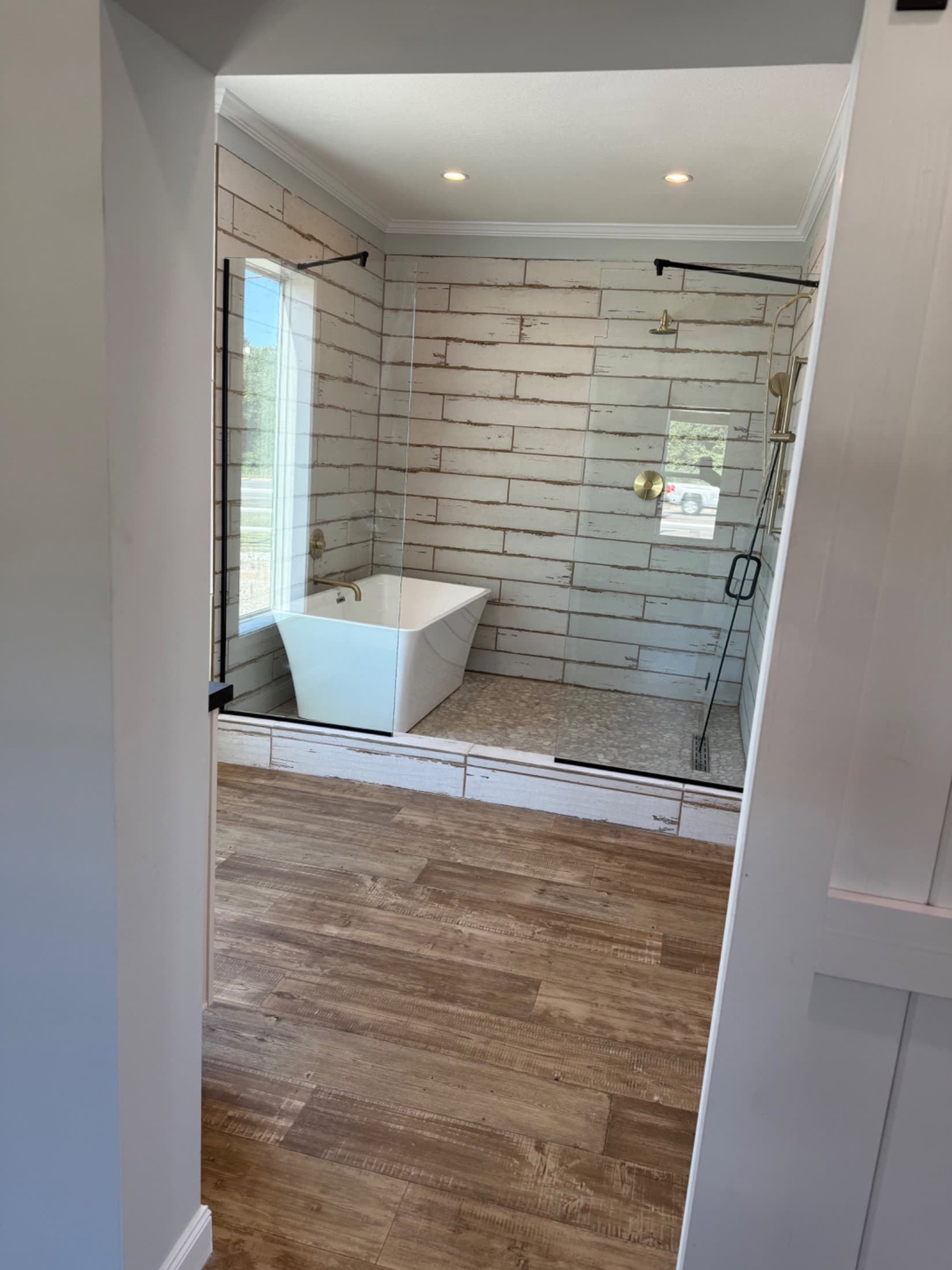 Custom sunshine 2043 lot 16  home features