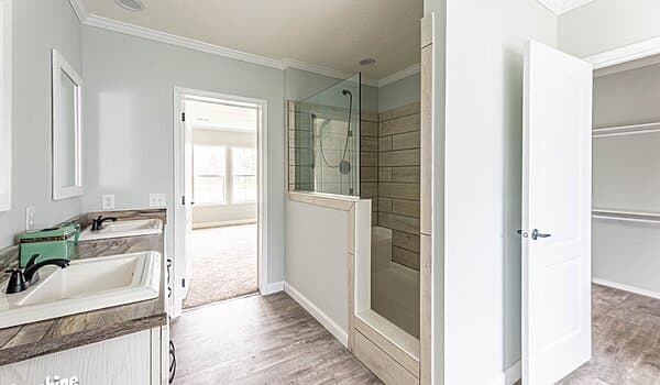 Pri3284-2010 bathroom home features