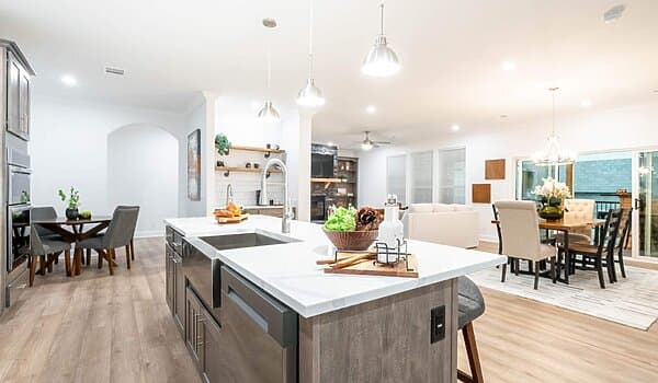 The lost creek  home features